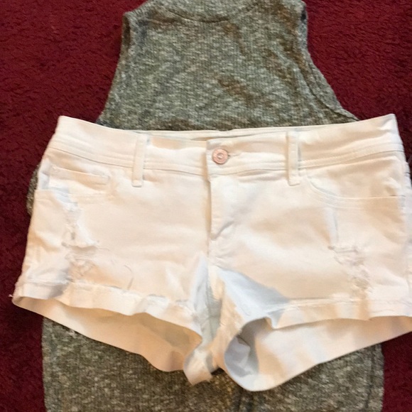 Shorts and shirt - Picture 2 of 3